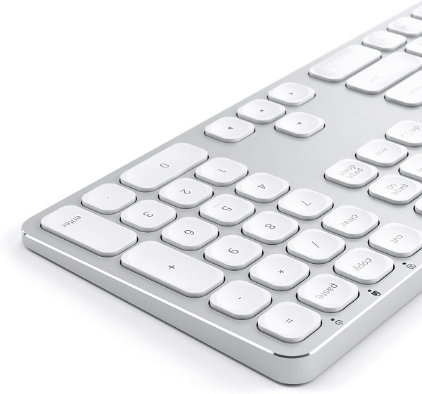 Satechi wired aluminium Qwerty keyboard