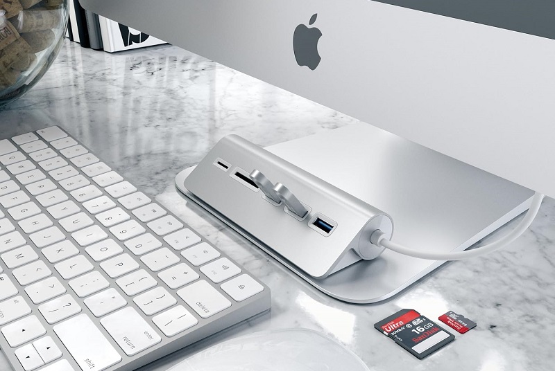 USB 3.0 Multiport Hub with Satechi card reader