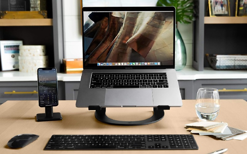 Curve Twelve South support MacBook noir